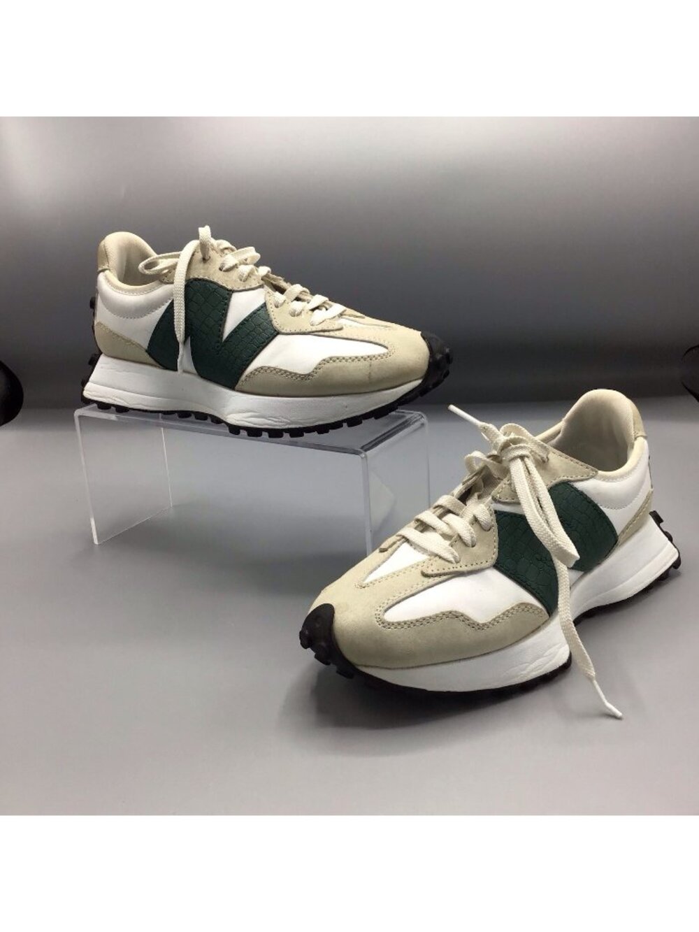 New Balance 327 Women’s Size 6 B White Cream Green Sneakers WS327DC